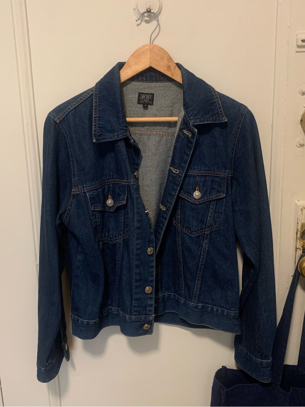 Vintage-Inspired Dark Blue Jean Jacket -